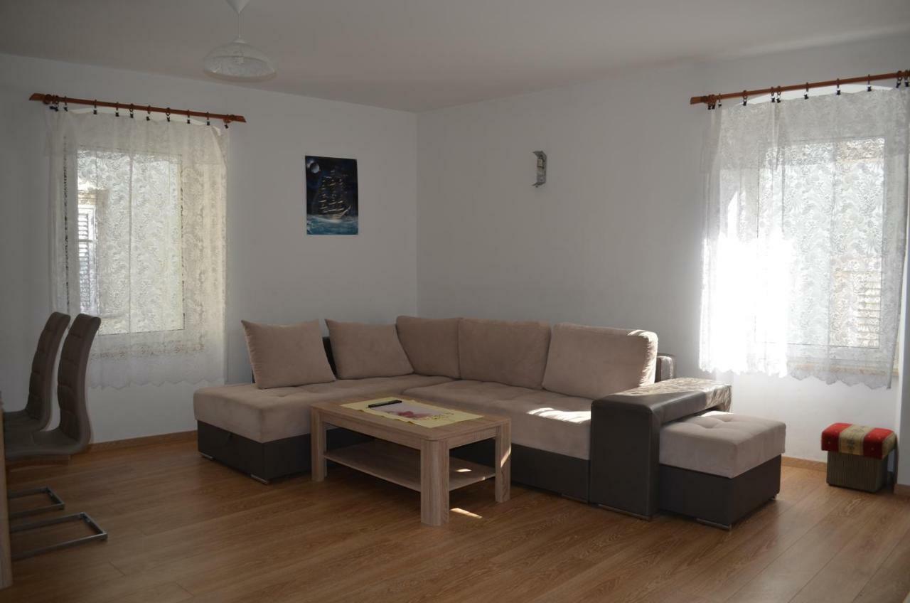 Apartment Michael Krk Town Extérieur photo